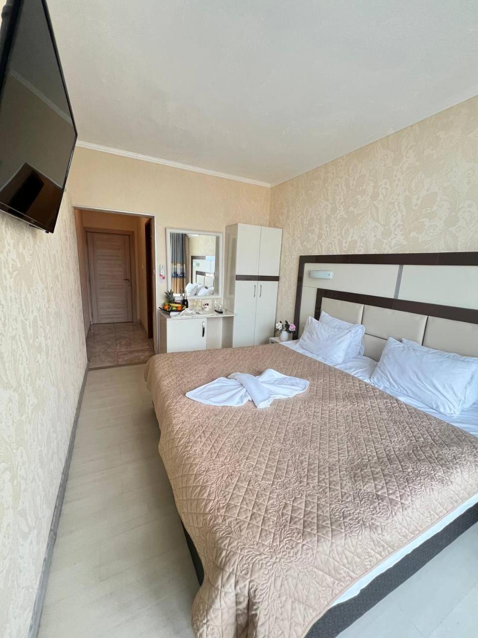 Family Hotel Gallery Pantai Sunny Bagian luar foto