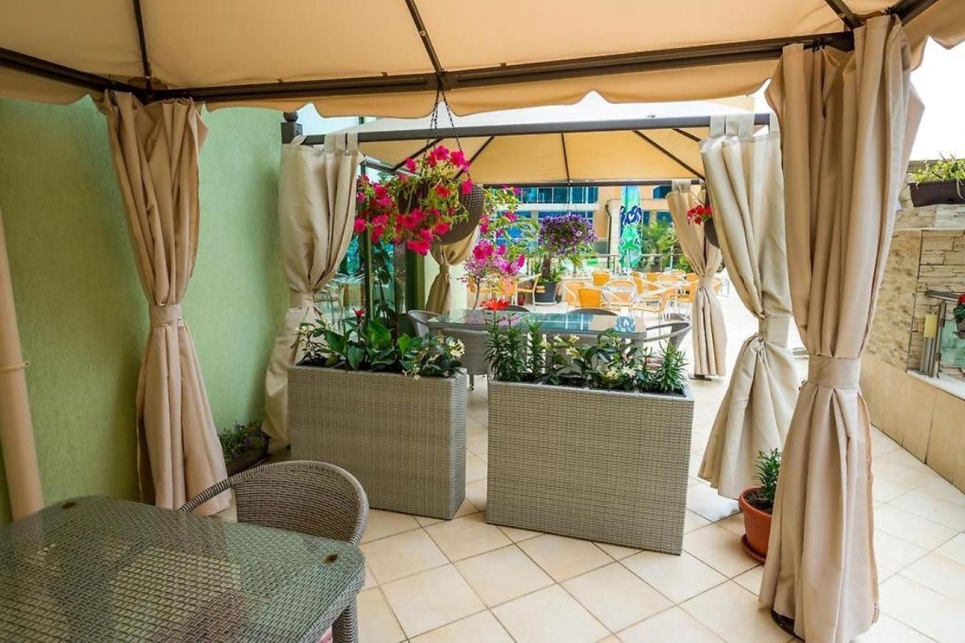 Family Hotel Gallery Pantai Sunny Bagian luar foto