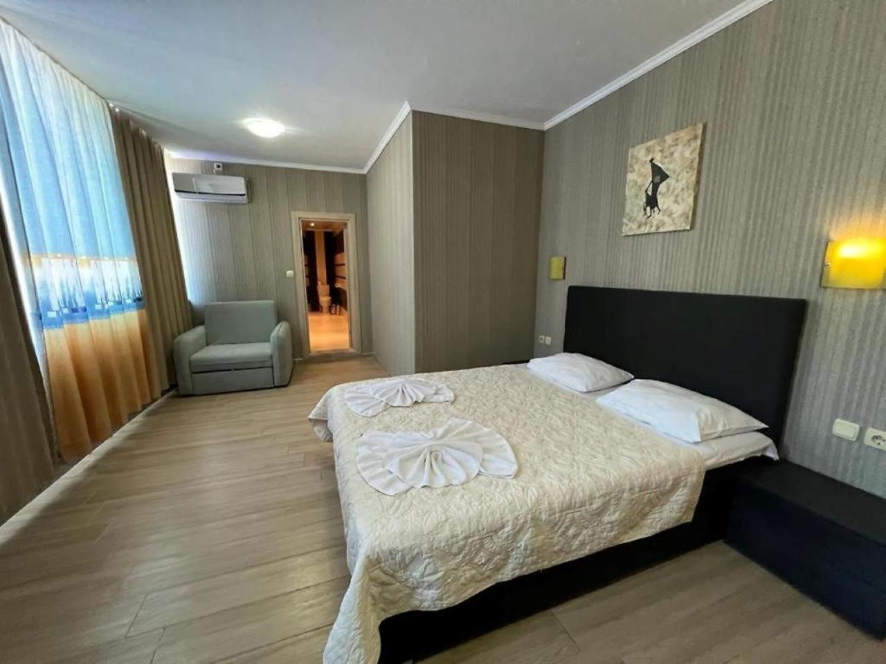 Family Hotel Gallery Pantai Sunny Bagian luar foto