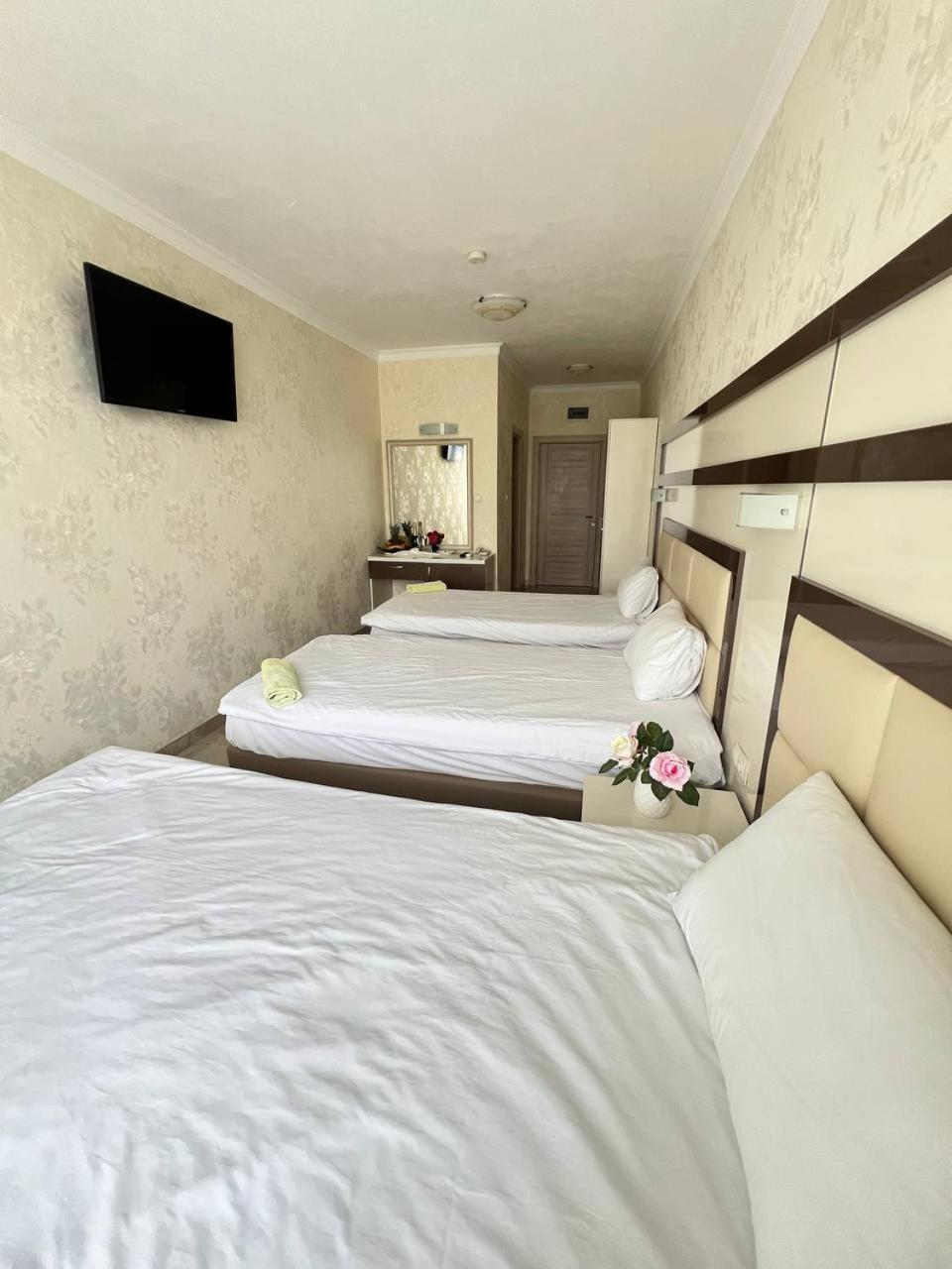 Family Hotel Gallery Pantai Sunny Bagian luar foto
