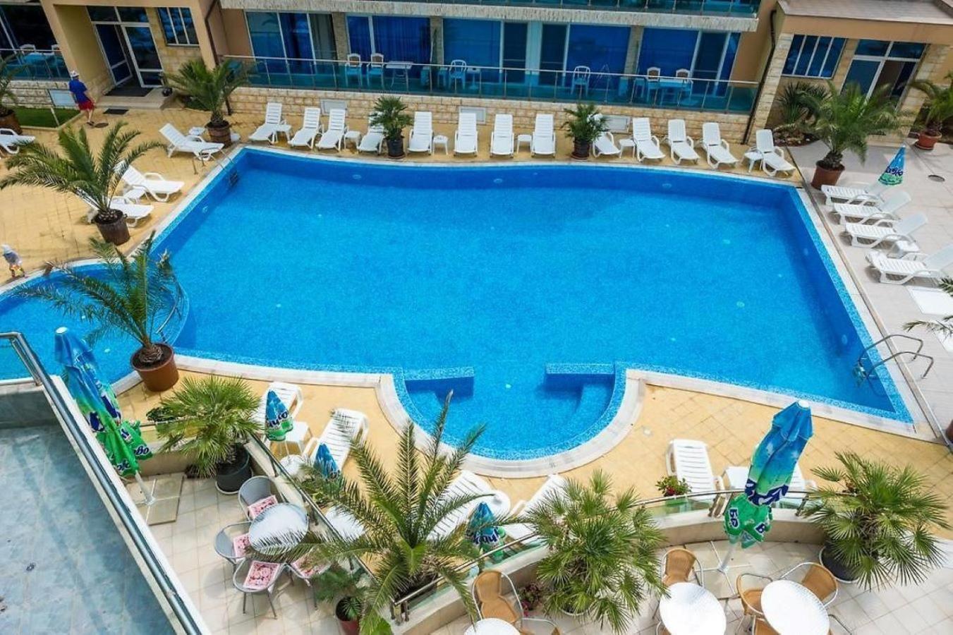Family Hotel Gallery Pantai Sunny Bagian luar foto