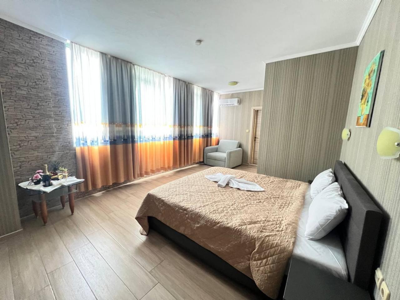 Family Hotel Gallery Pantai Sunny Bagian luar foto