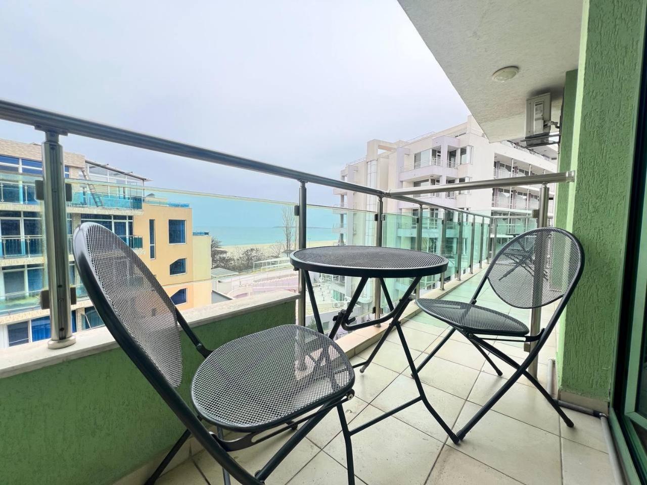 Family Hotel Gallery Pantai Sunny Bagian luar foto