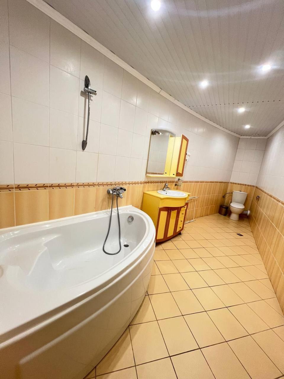 Family Hotel Gallery Pantai Sunny Bagian luar foto